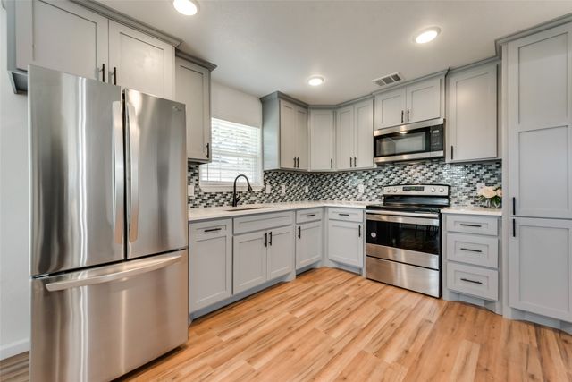 1117 Roberts Cut Off Road, River Oaks, TX 76114