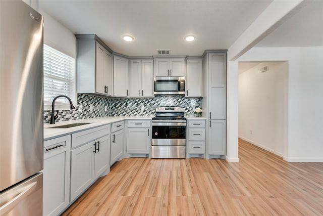 1117 Roberts Cut Off Road, River Oaks, TX 76114