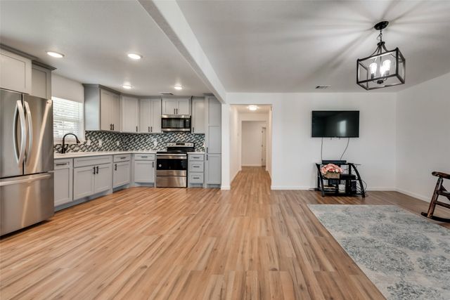 1117 Roberts Cut Off Road, River Oaks, TX 76114