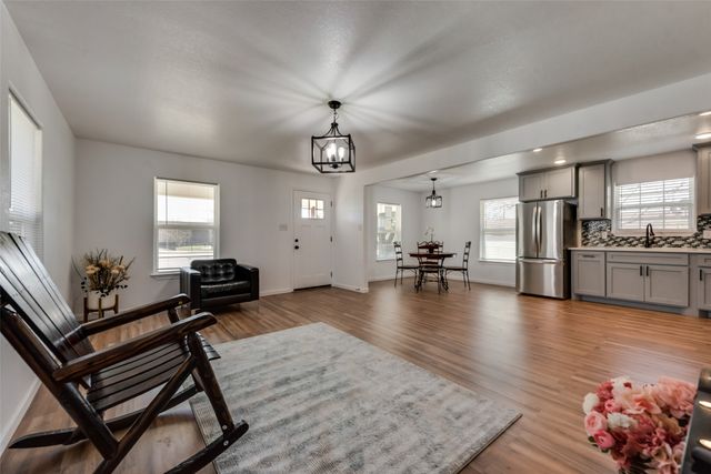 1117 Roberts Cut Off Road, River Oaks, TX 76114