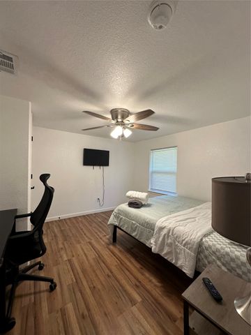 1117 Roberts Cut Off Road, River Oaks, TX 76114