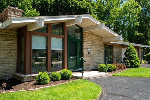 2460 Alta Louise PARKWAY, Brookfield, WI 53045