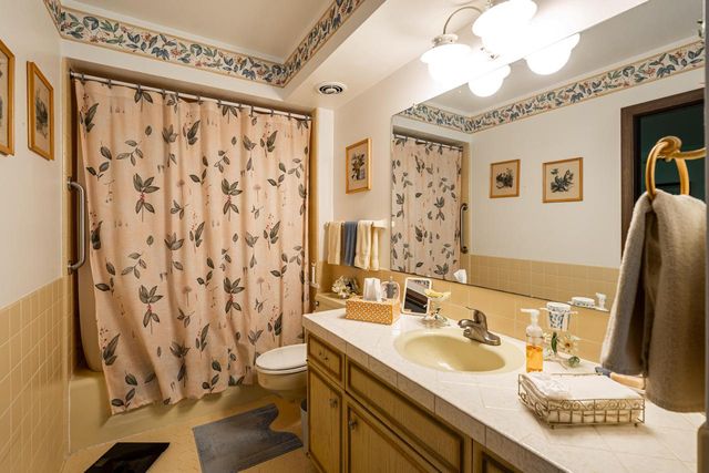 2460 Alta Louise PARKWAY, Brookfield, WI 53045