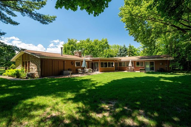 2460 Alta Louise PARKWAY, Brookfield, WI 53045