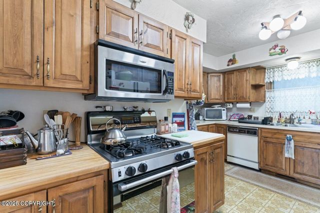 23675 Glacier View Drive, Eagle River, AK 99577