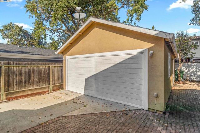 2825 Marlborough Avenue, Redwood City, CA 94063