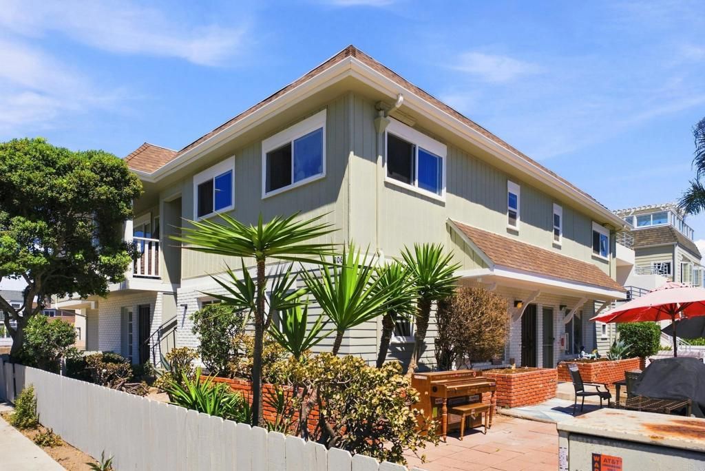 806 Manhattan Ct, San Diego, CA 92109 — photo 2