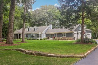 1834 W Palatine Road, Inverness, IL 60067