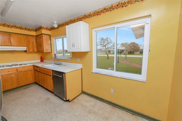 800 E CANFIELD STREET, Avon Park, FL 33825