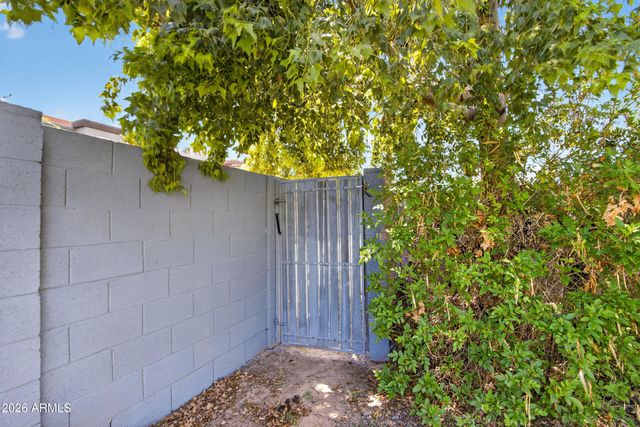 2215 W BUTLER Drive, Chandler, AZ 85224