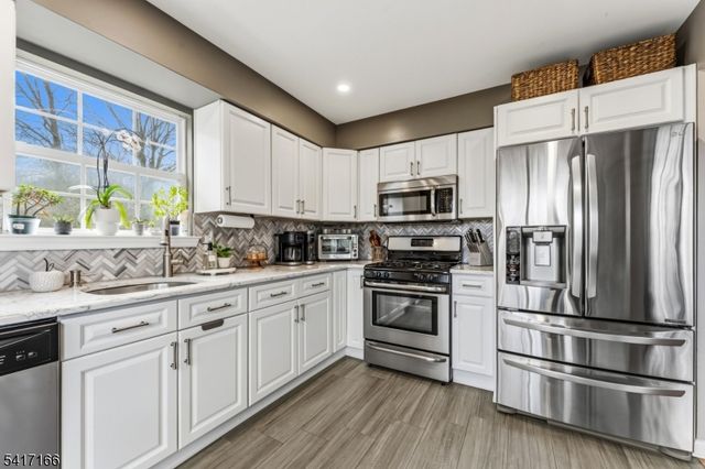 32 Dewitt Ln, Hillsborough Twp., NJ 08844