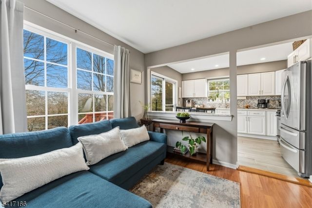 32 Dewitt Ln, Hillsborough Twp., NJ 08844