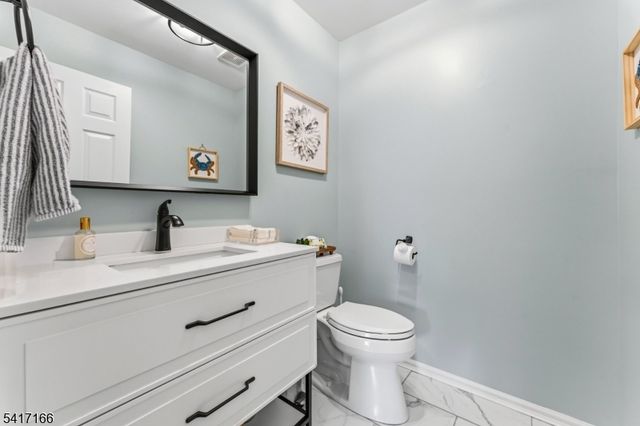 32 Dewitt Ln, Hillsborough Twp., NJ 08844