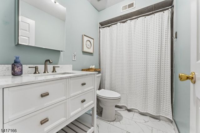 32 Dewitt Ln, Hillsborough Twp., NJ 08844