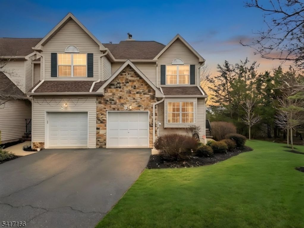 32 Dewitt Ln, Hillsborough Twp., NJ 08844