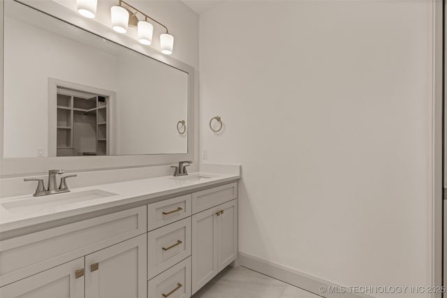 2126 E 138th Street S, Bixby, OK 74008