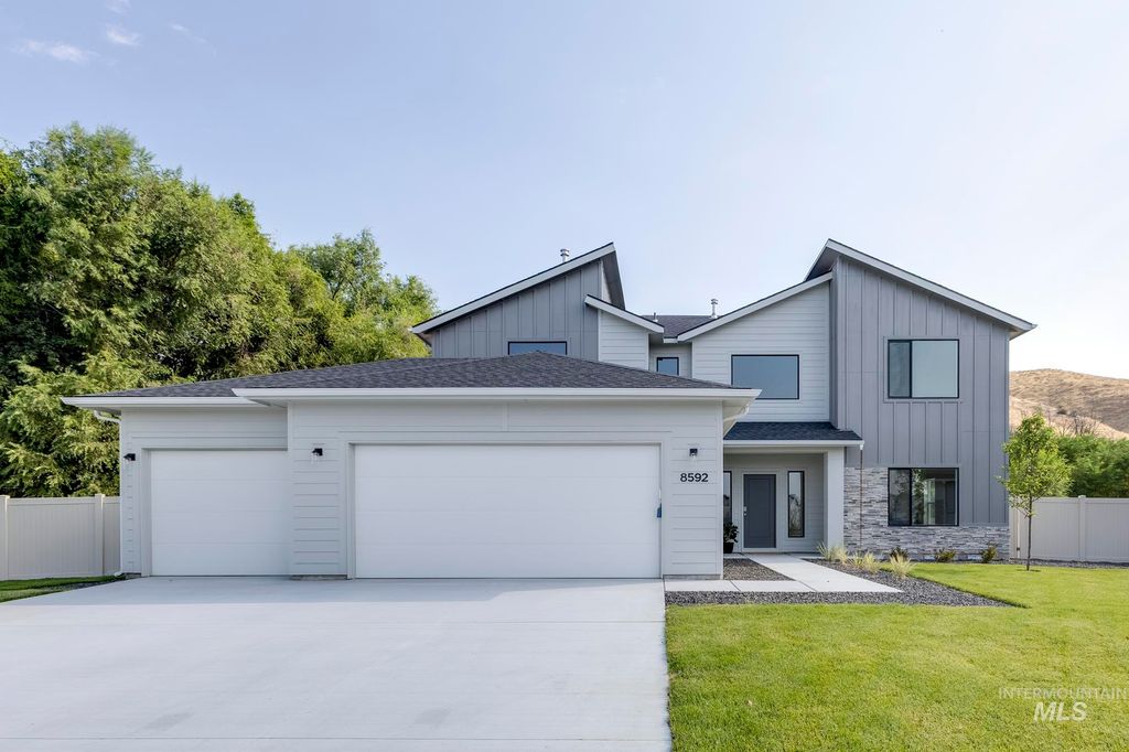 8592 N Ferris Ave, Boise, ID 83714