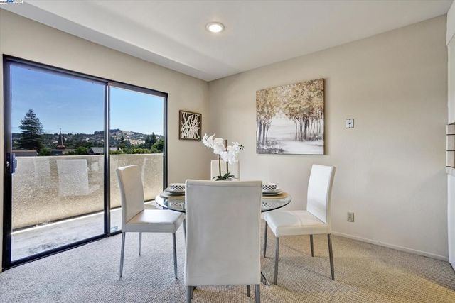 499 Estudillo Ave 302, San Leandro, CA 94577
