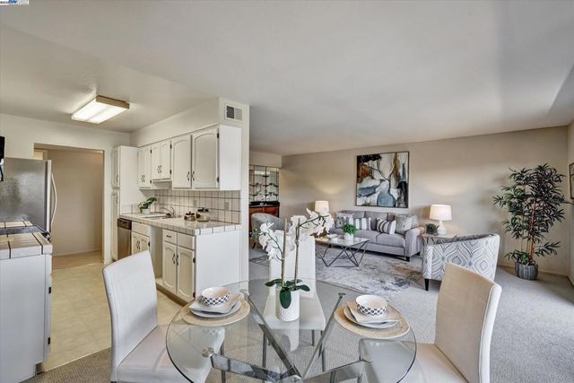 499 Estudillo Ave 302, San Leandro, CA 94577