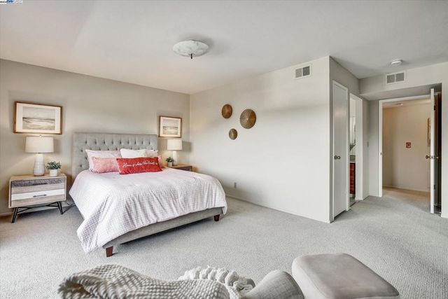 499 Estudillo Ave 302, San Leandro, CA 94577
