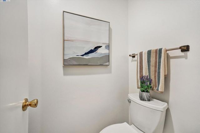 499 Estudillo Ave 302, San Leandro, CA 94577