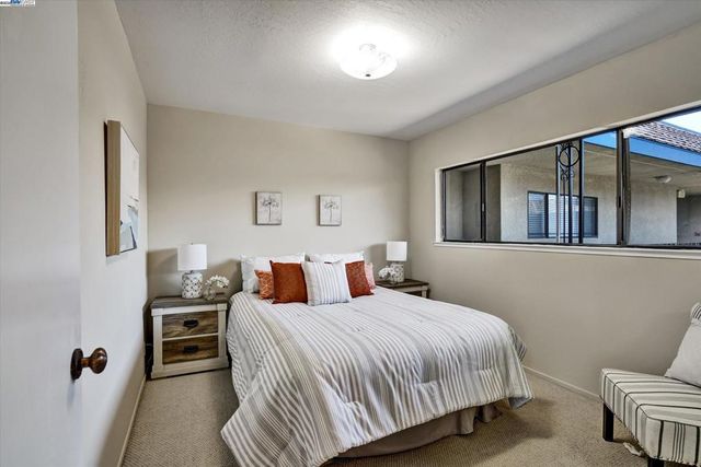 499 Estudillo Ave 302, San Leandro, CA 94577
