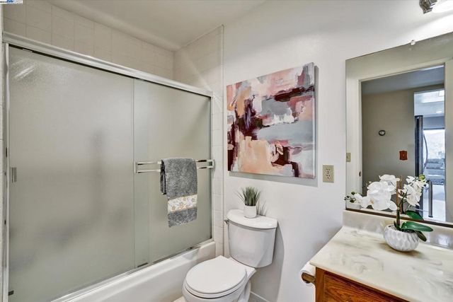 499 Estudillo Ave 302, San Leandro, CA 94577