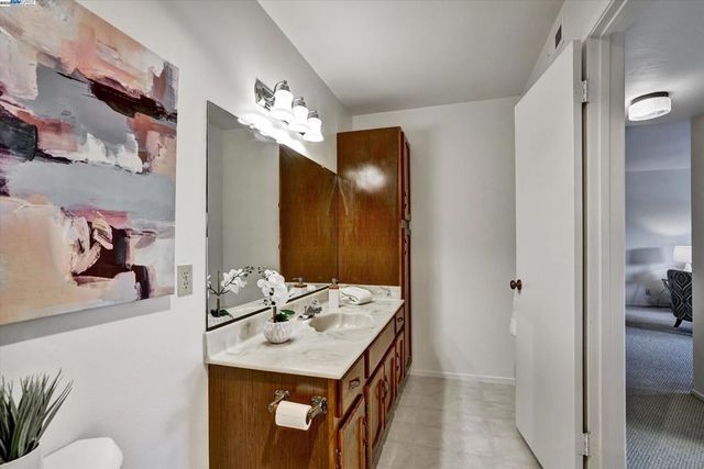 499 Estudillo Ave 302, San Leandro, CA 94577