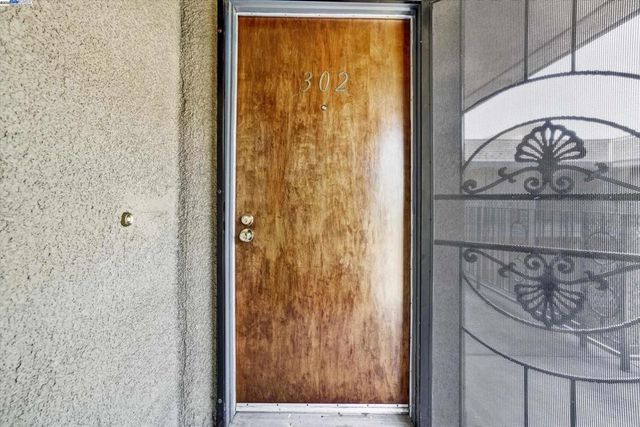 499 Estudillo Ave 302, San Leandro, CA 94577