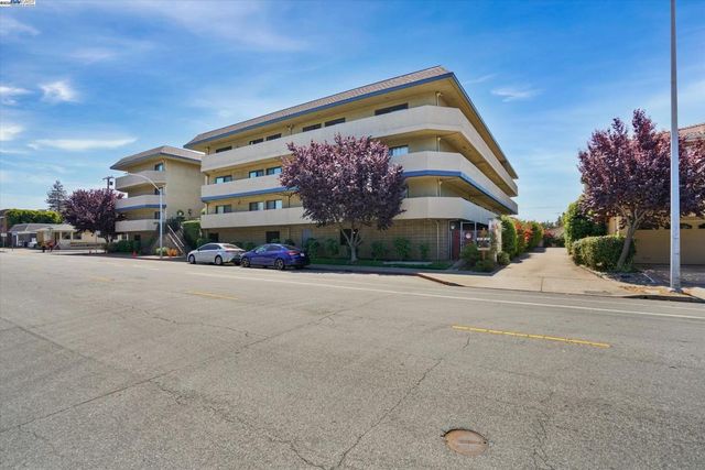 499 Estudillo Ave 302, San Leandro, CA 94577