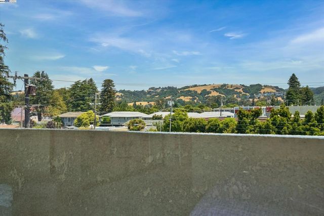 499 Estudillo Ave 302, San Leandro, CA 94577