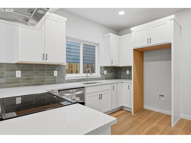 9255 E Burnside St, Portland, OR 97216