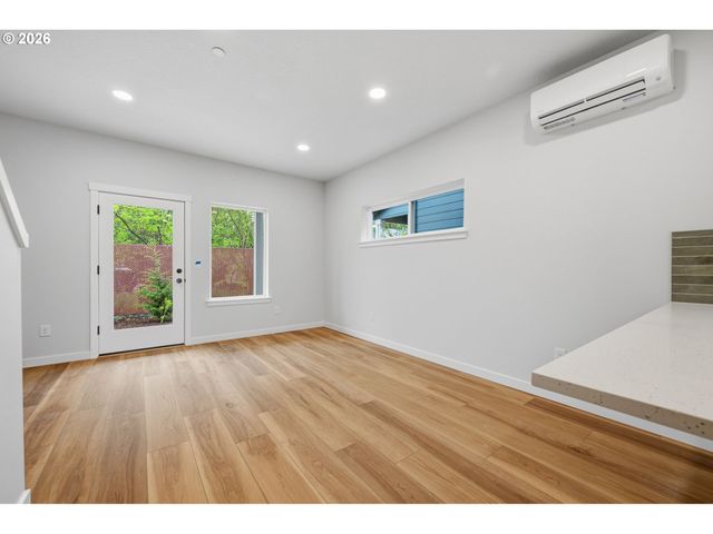 9255 E Burnside St, Portland, OR 97216