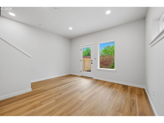 9255 E Burnside St, Portland, OR 97216