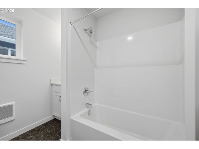 9255 E Burnside St, Portland, OR 97216