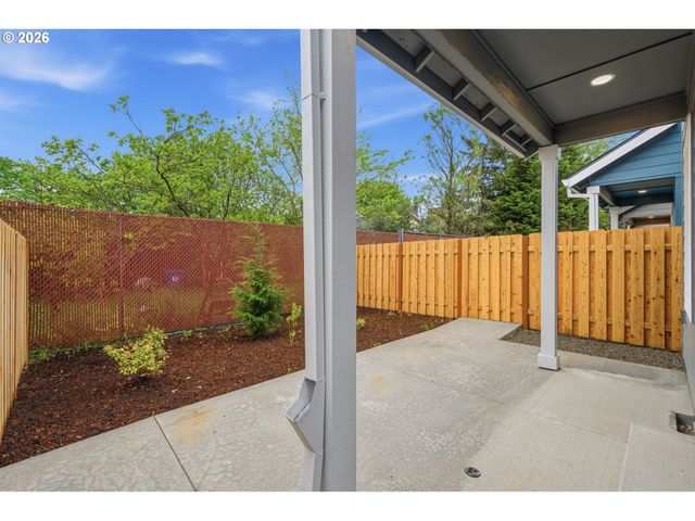 9255 E Burnside St, Portland, OR 97216