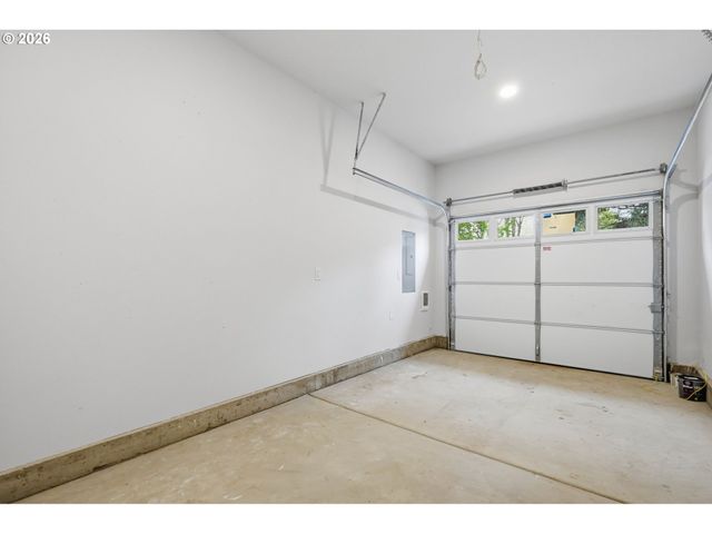 9255 E Burnside St, Portland, OR 97216