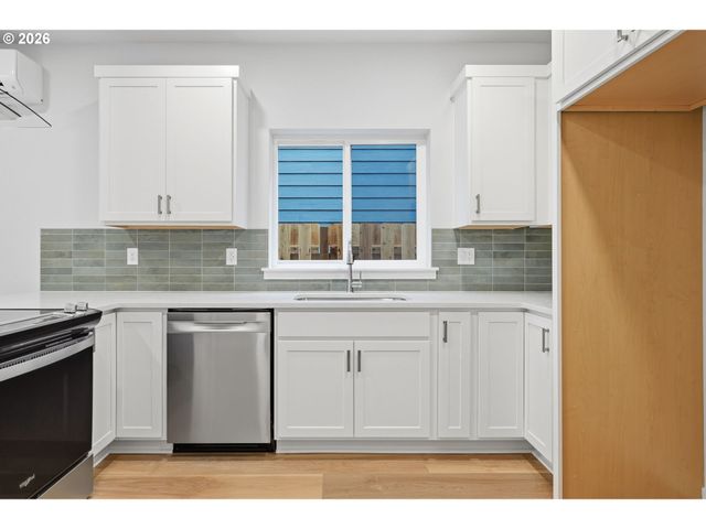 9255 E Burnside St, Portland, OR 97216