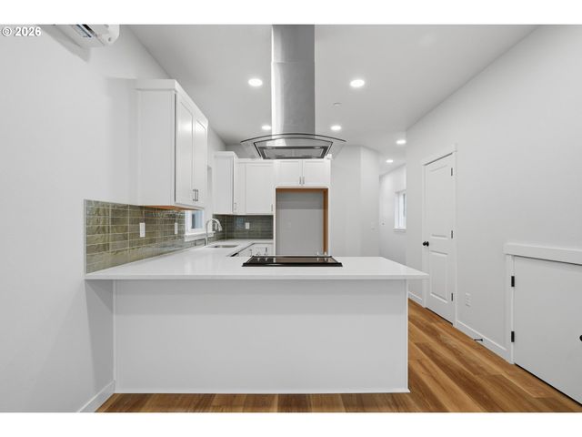 9255 E Burnside St, Portland, OR 97216