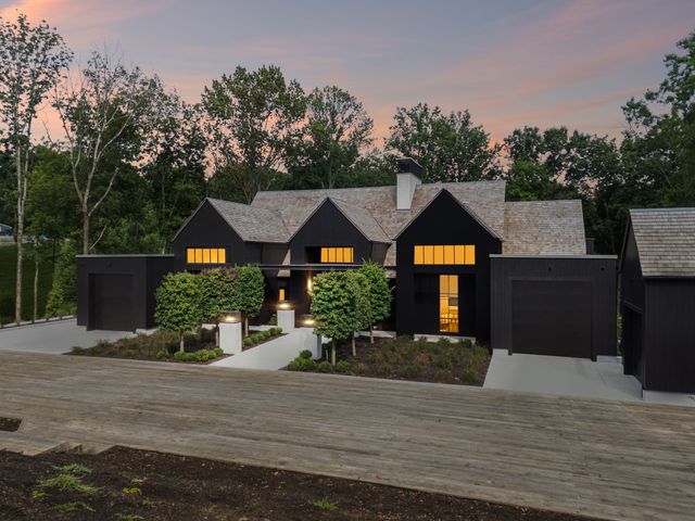 9205 Troubadour Dr, College Grove, TN 37046