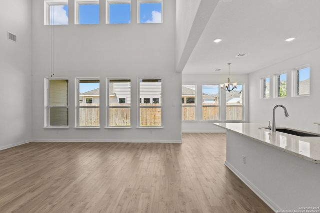 165 Annette Dr, Castroville, TX 78009