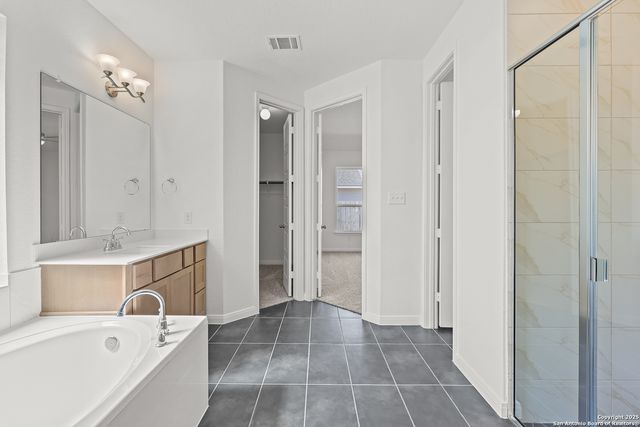 165 Annette Dr, Castroville, TX 78009