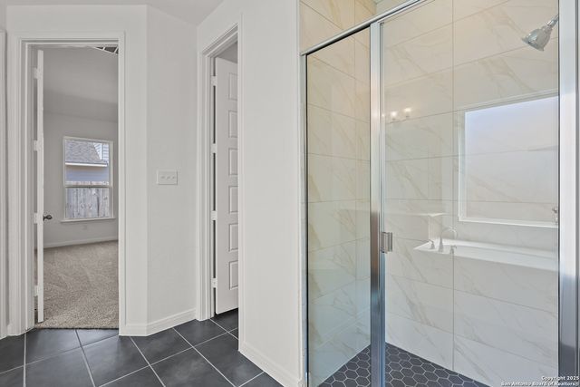 165 Annette Dr, Castroville, TX 78009