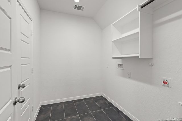 165 Annette Dr, Castroville, TX 78009