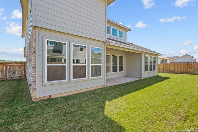 165 Annette Dr, Castroville, TX 78009