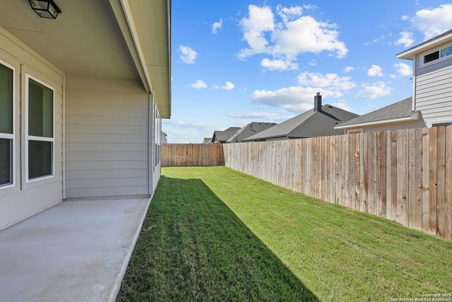 165 Annette Dr, Castroville, TX 78009