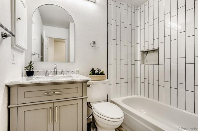 1811 S Quebec Way 136, Denver, CO 80231