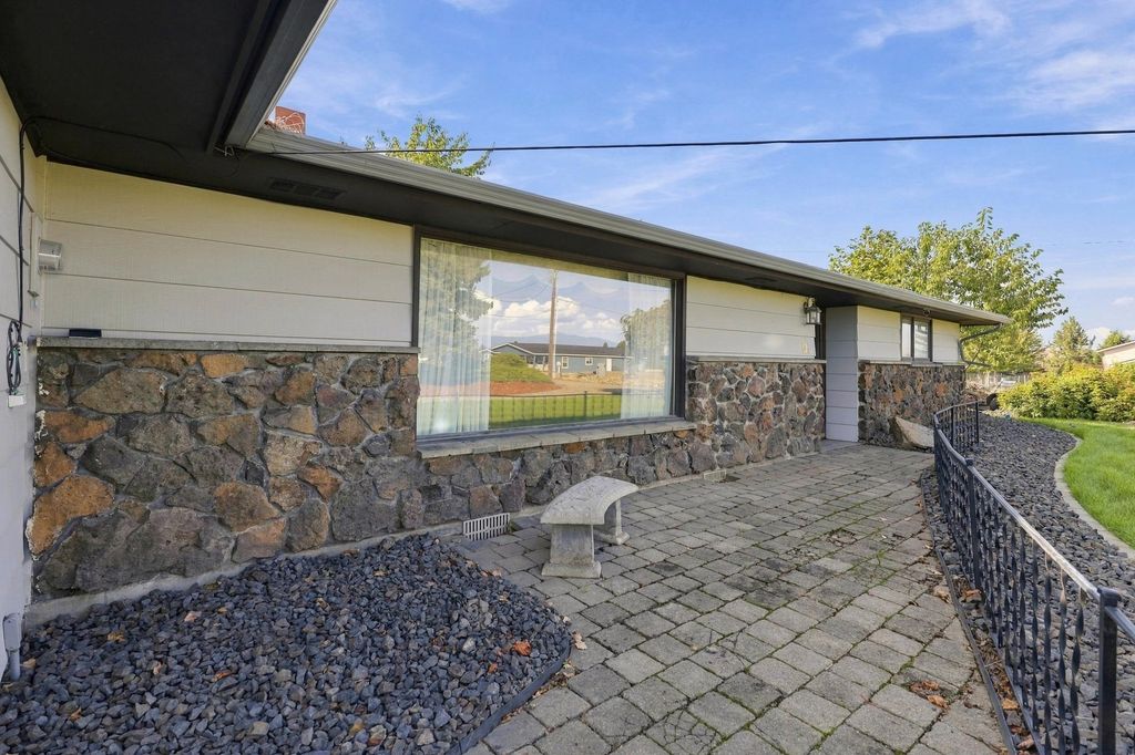 9811 N Edna St, Spokane, WA 99208 photo 4