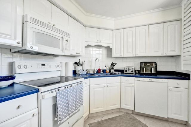 132 Lakeshore Dr 317, North Palm Beach, FL 33408