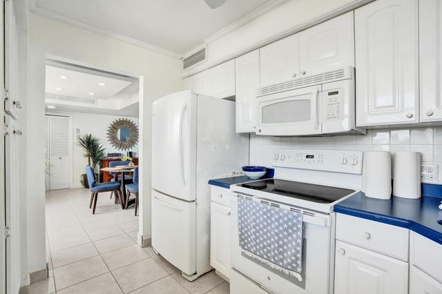 132 Lakeshore Dr 317, North Palm Beach, FL 33408